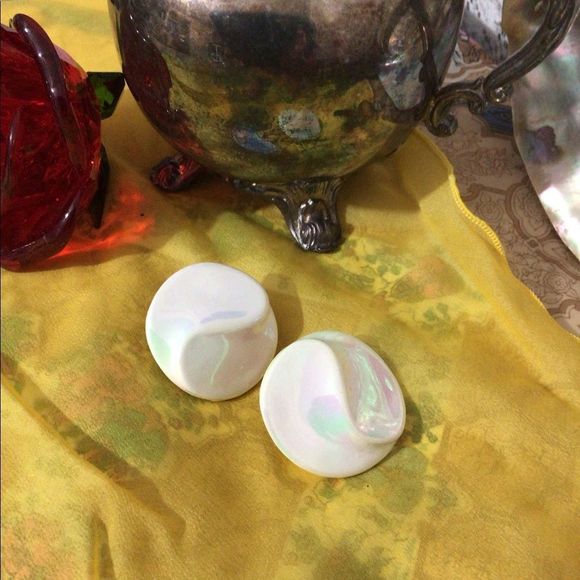 Vintage Retro Button Earrings 1960’s Lucite Iridescent White Swirl Pierced - Picture 1 of 14